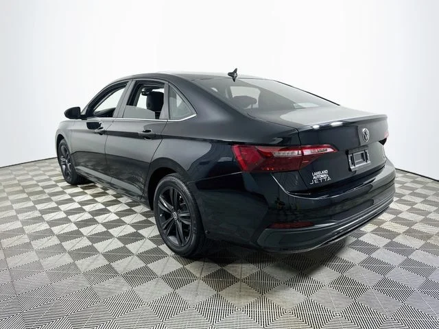 Certified Used 2023 Black Volkswagen 1.5T SE image 5