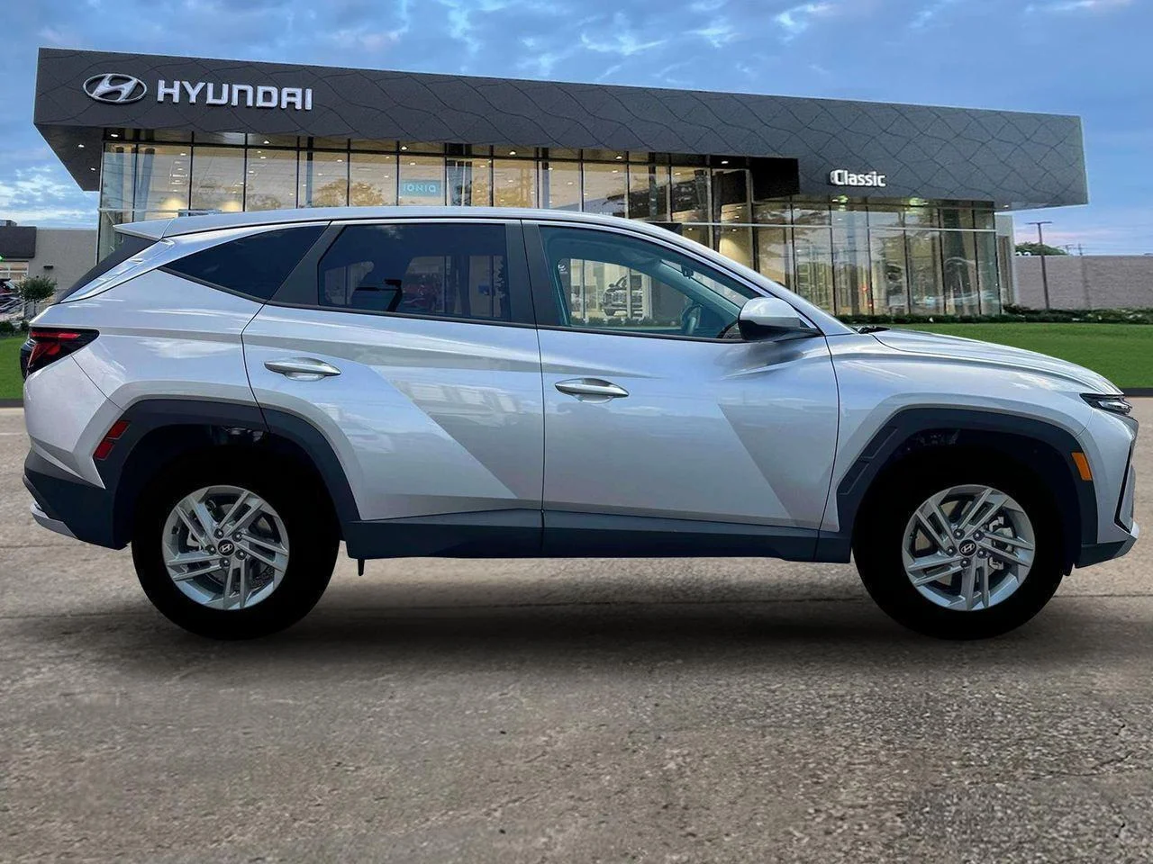 New 2026 Shimmering Silver Metallic Hyundai SE image 9