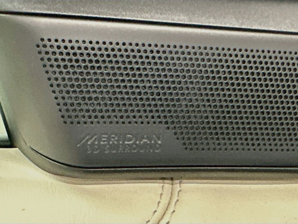 Certified Used 2025 White Land Rover SE image 20