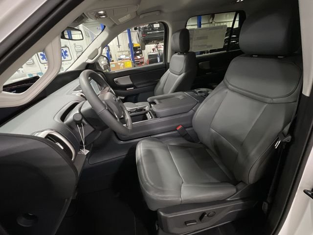 Used 2026 Star White Metallic Tri-Coat Ford MAX Active image 17