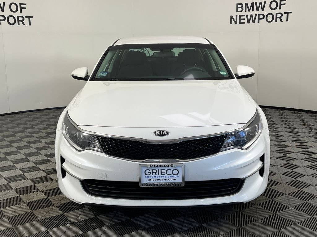 Used 2017 White Kia LX image 3