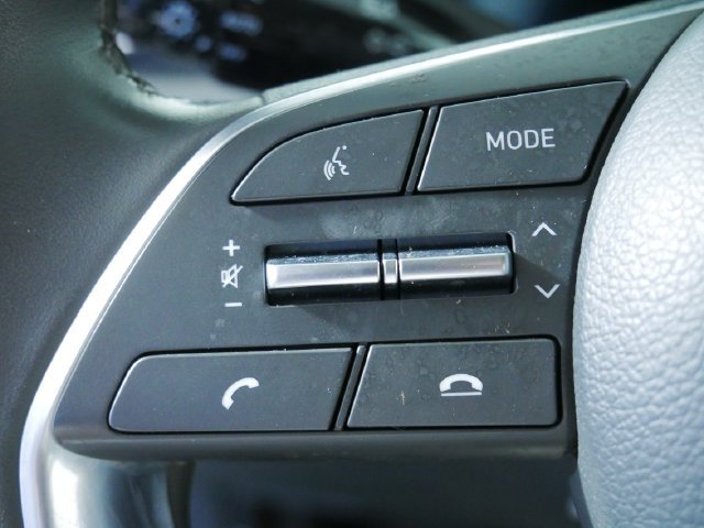 Used 2023 White Hyundai SEL image 24