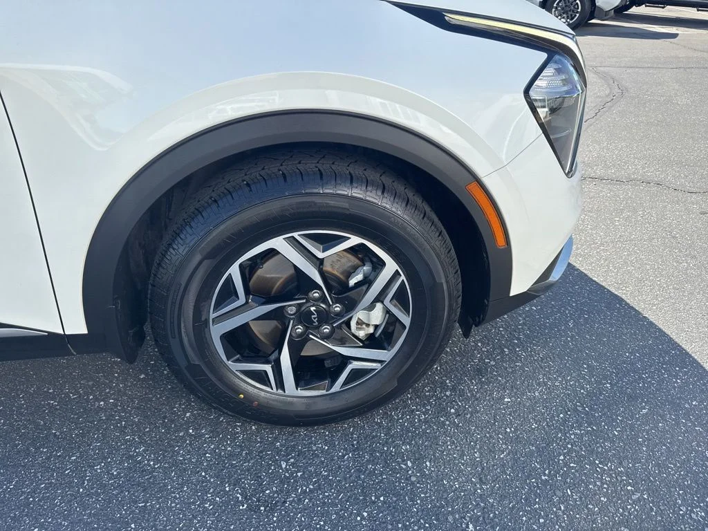 Used 2023 White Kia LX image 19