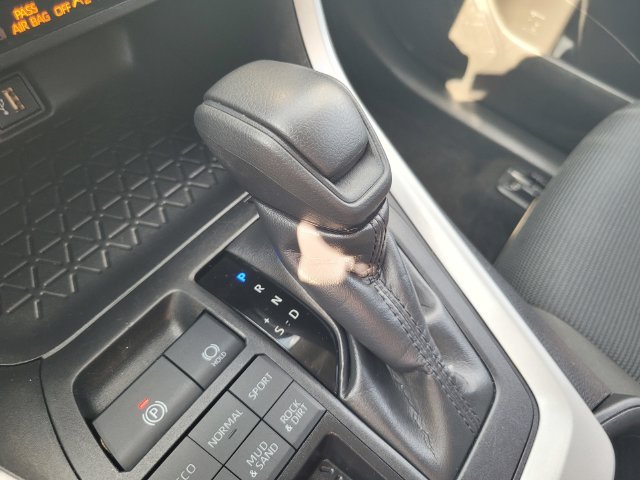Used 2025 White Toyota LE image 20