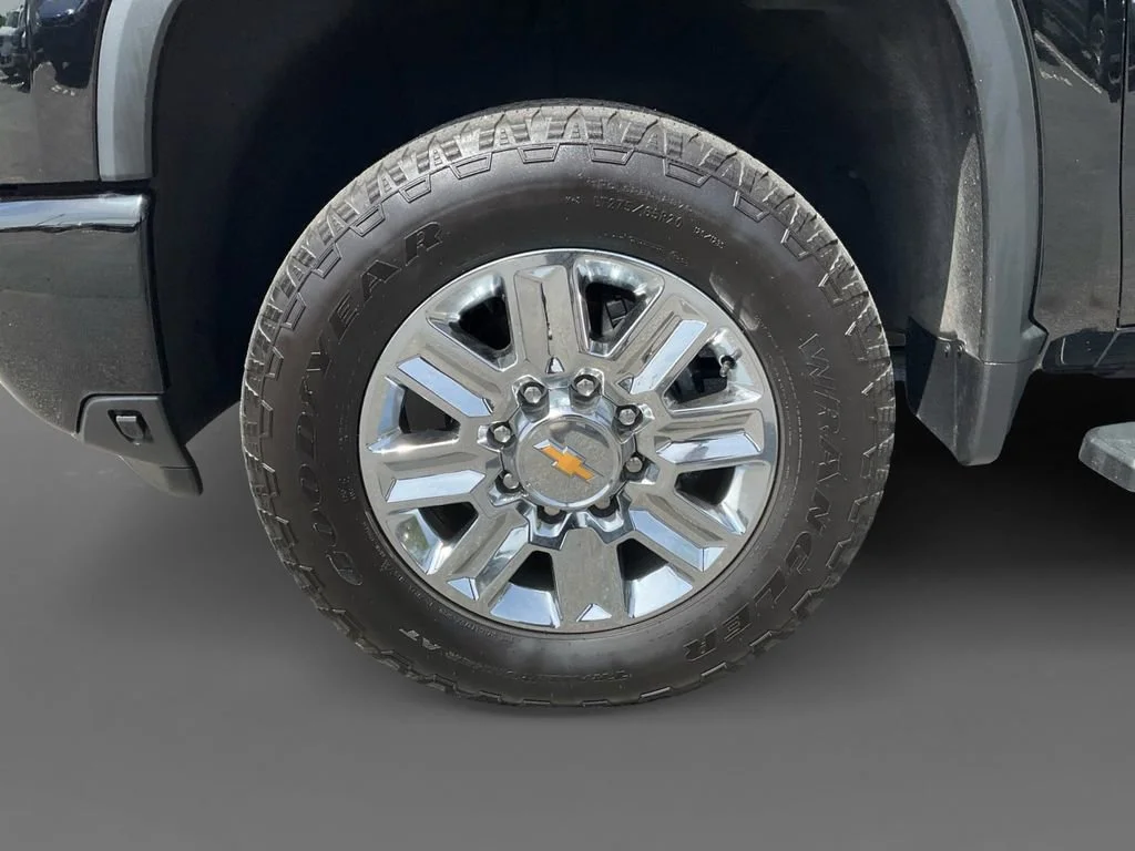 Used 2024 Black Chevrolet High Country image 13