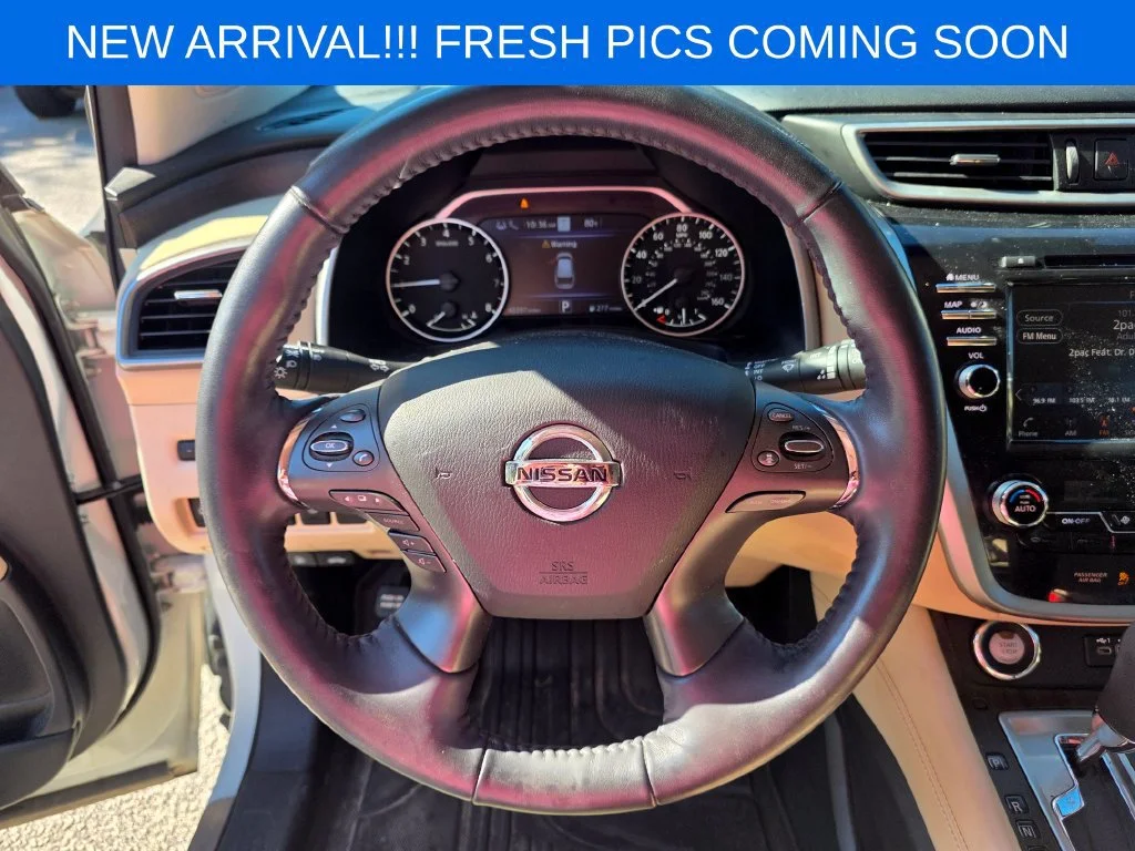 Used 2021 White Nissan Platinum FWD image 12