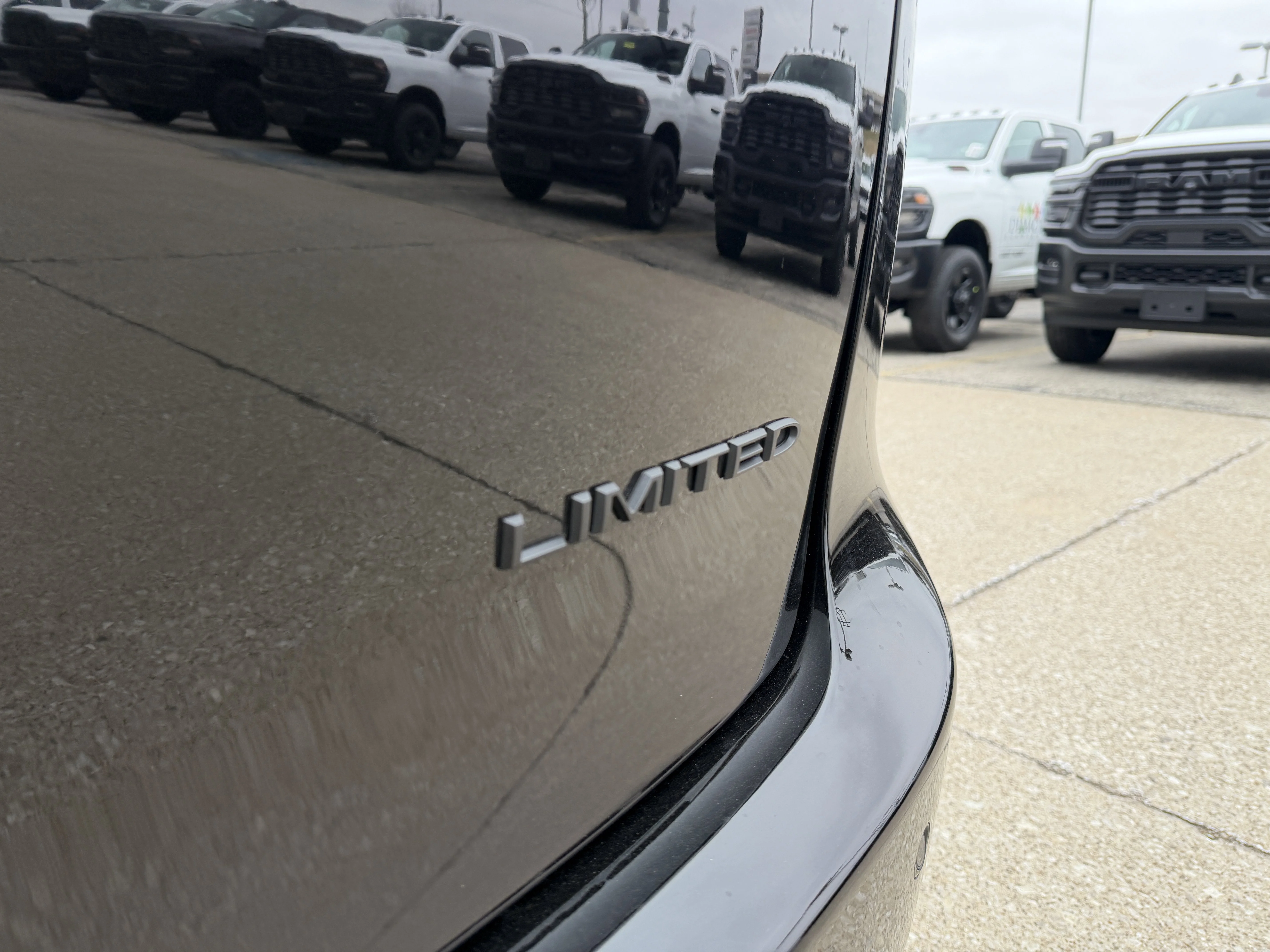 2026 Chrysler Pacifica Limited - Photo 10