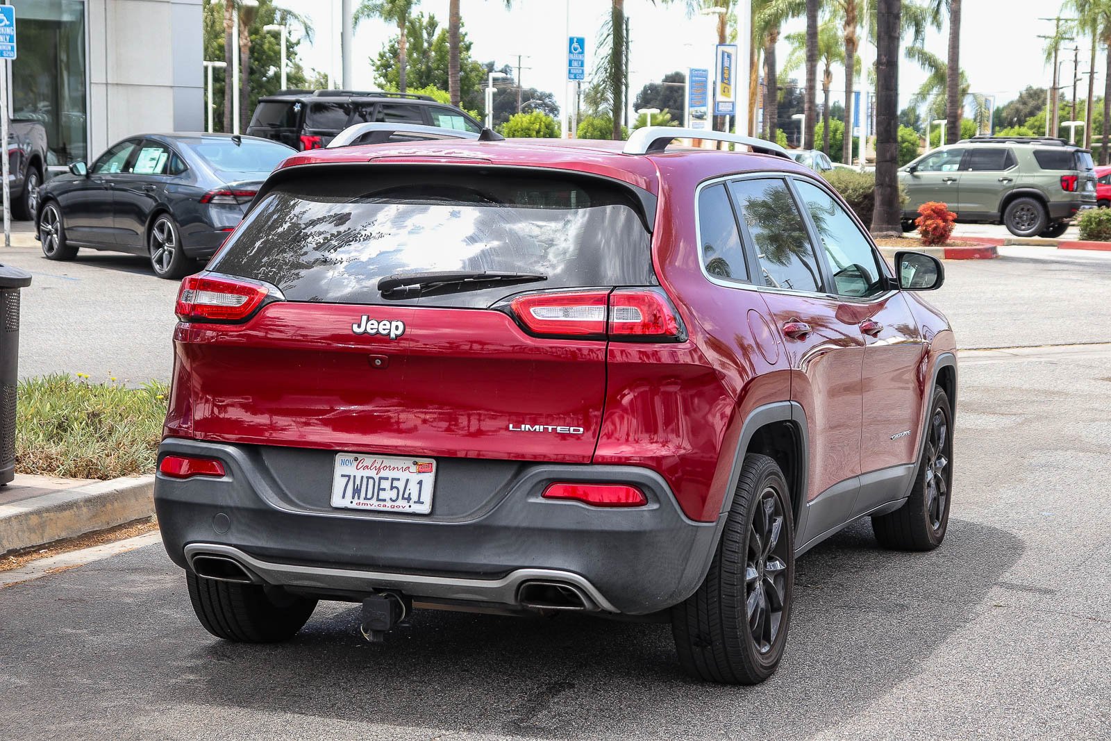 Used 2017 Deep Cherry Red Crystal Pearlcoat Jeep Limited image 11