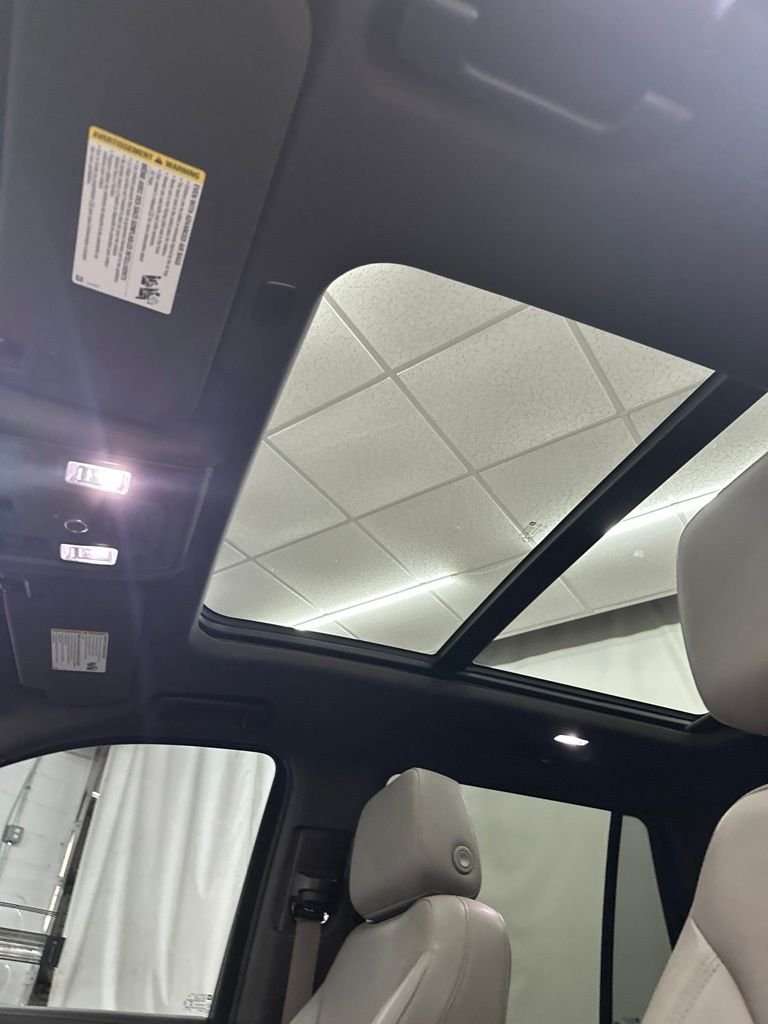 Used 2023 Black Chevrolet Z71 image 23