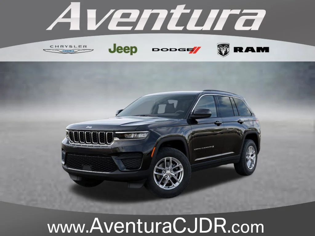 New 2026 Diamond Black Crystal Pearl-Coat Exterior Paint Jeep Laredo X image 1