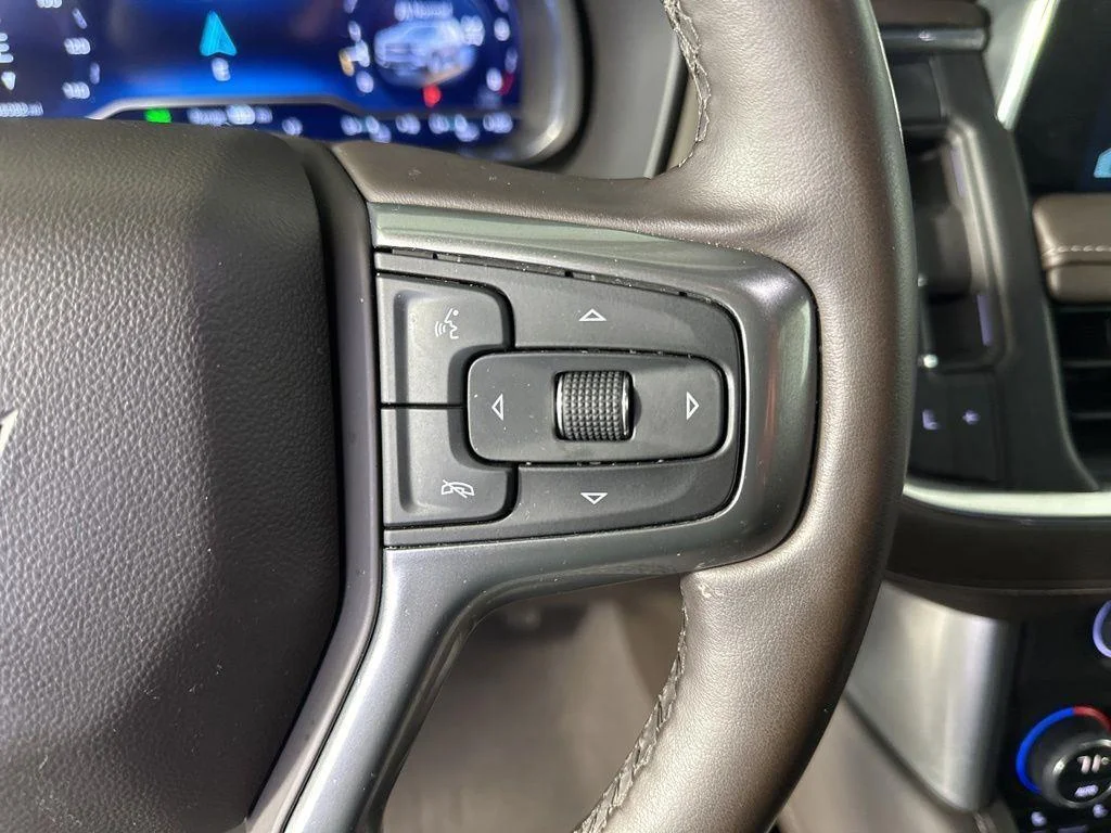 Used 2023 Pearl Chevrolet Z71 image 25