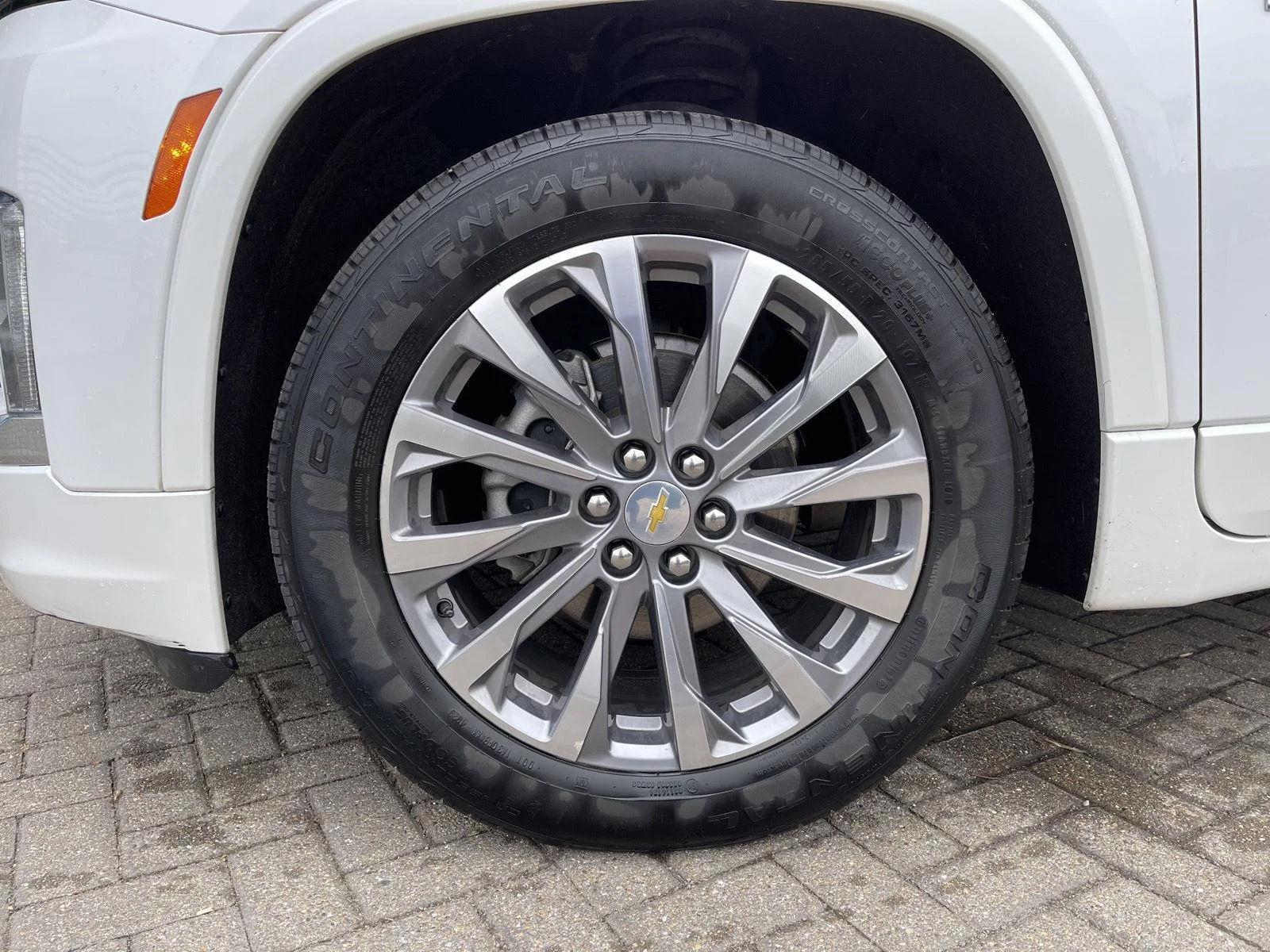Used 2023 Iridescent Pearl Tricoat Chevrolet Premier image 10