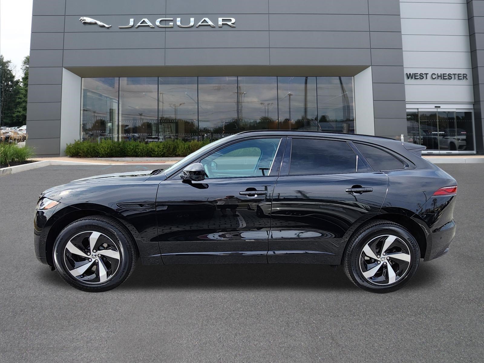 Certified Used 2026 Santorini Black Metallic Jaguar R-Dynamic S image 5