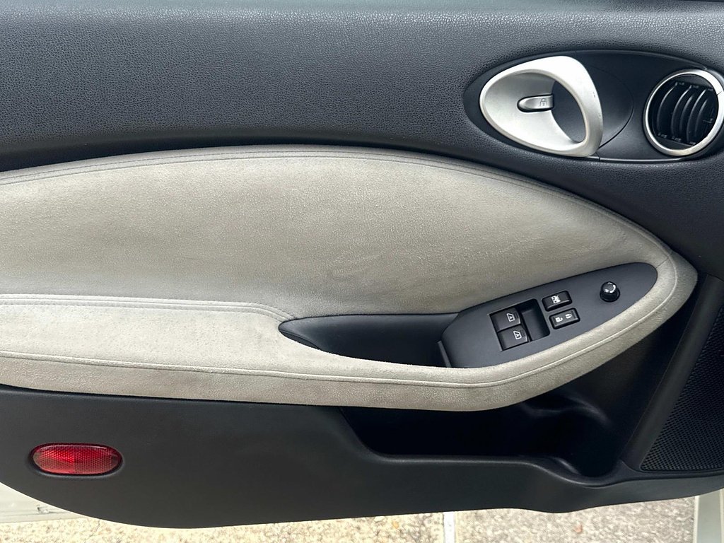 Used 2010 Pearl White Nissan Touring image 17