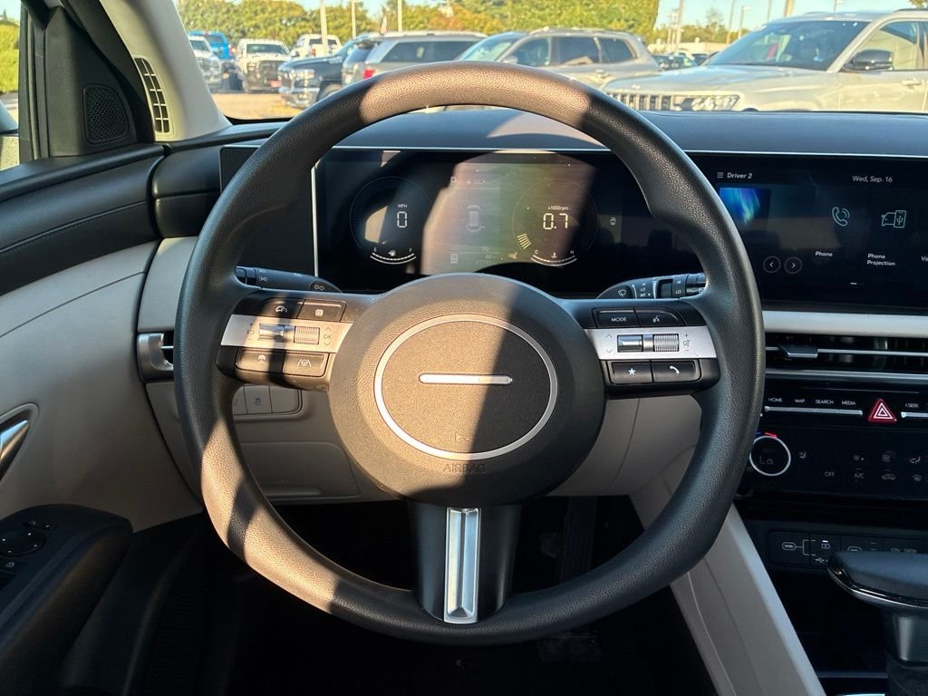 Used 2025 White Hyundai SEL image 23