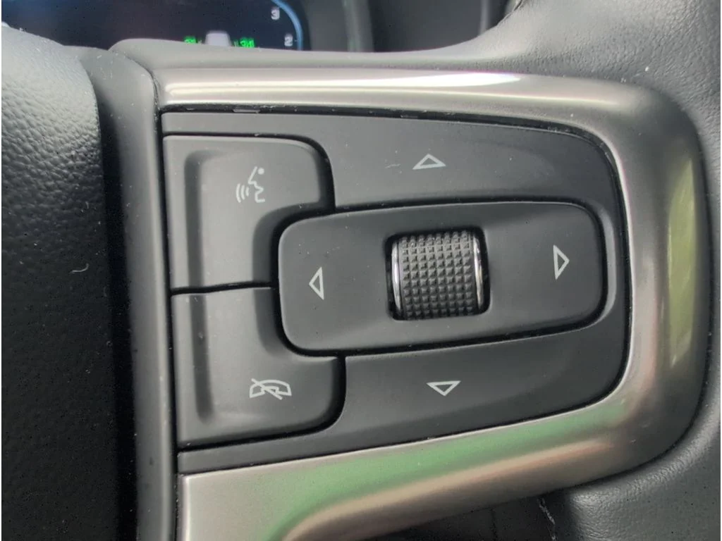 Used 2023 WHITE Chevrolet 2WD 4dr Premier image 24