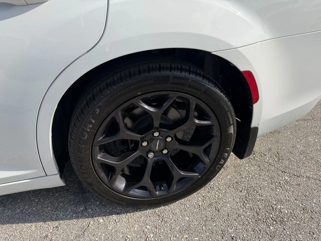 Used 2019  Chrysler Touring image 11