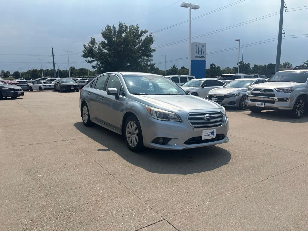 Used 2015 Silver Subaru 2.5i Premium image 3