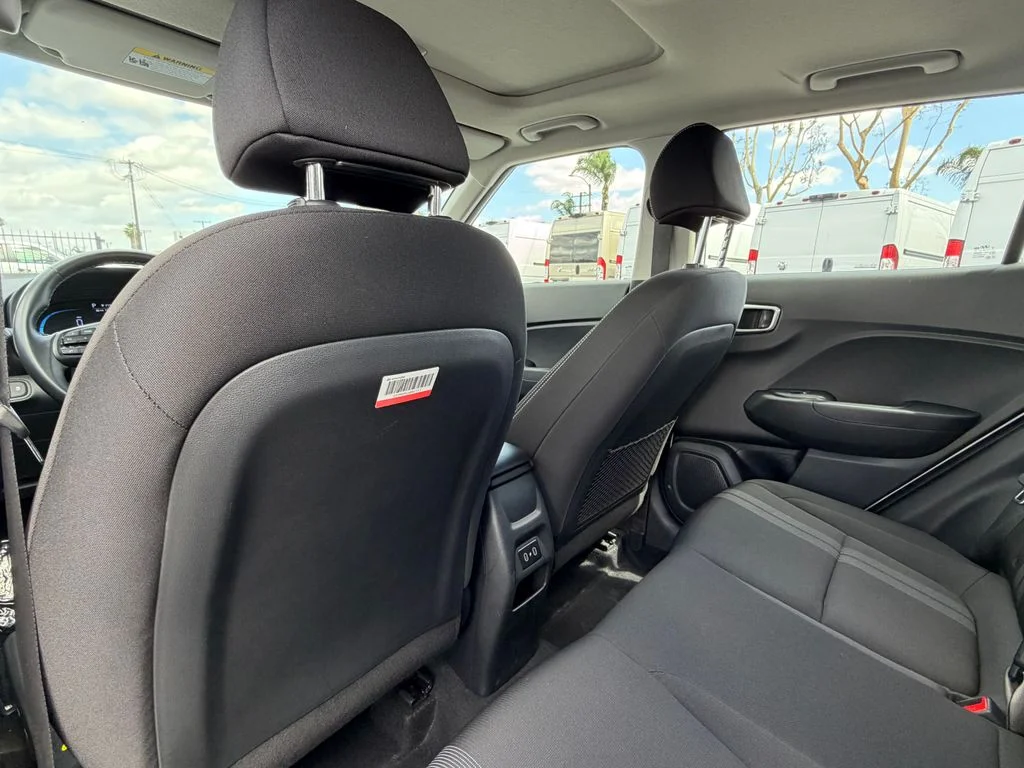 Used 2025 White Hyundai SEL image 32