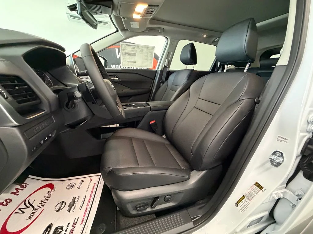 New 2026 Everest White Pearl TriCoat Nissan Dark Armor™ image 16