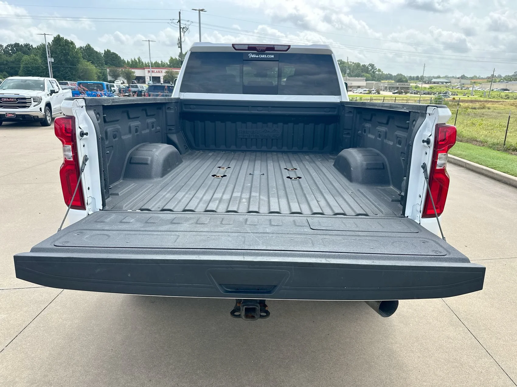 Used 2024 Pearl Chevrolet High Country image 24