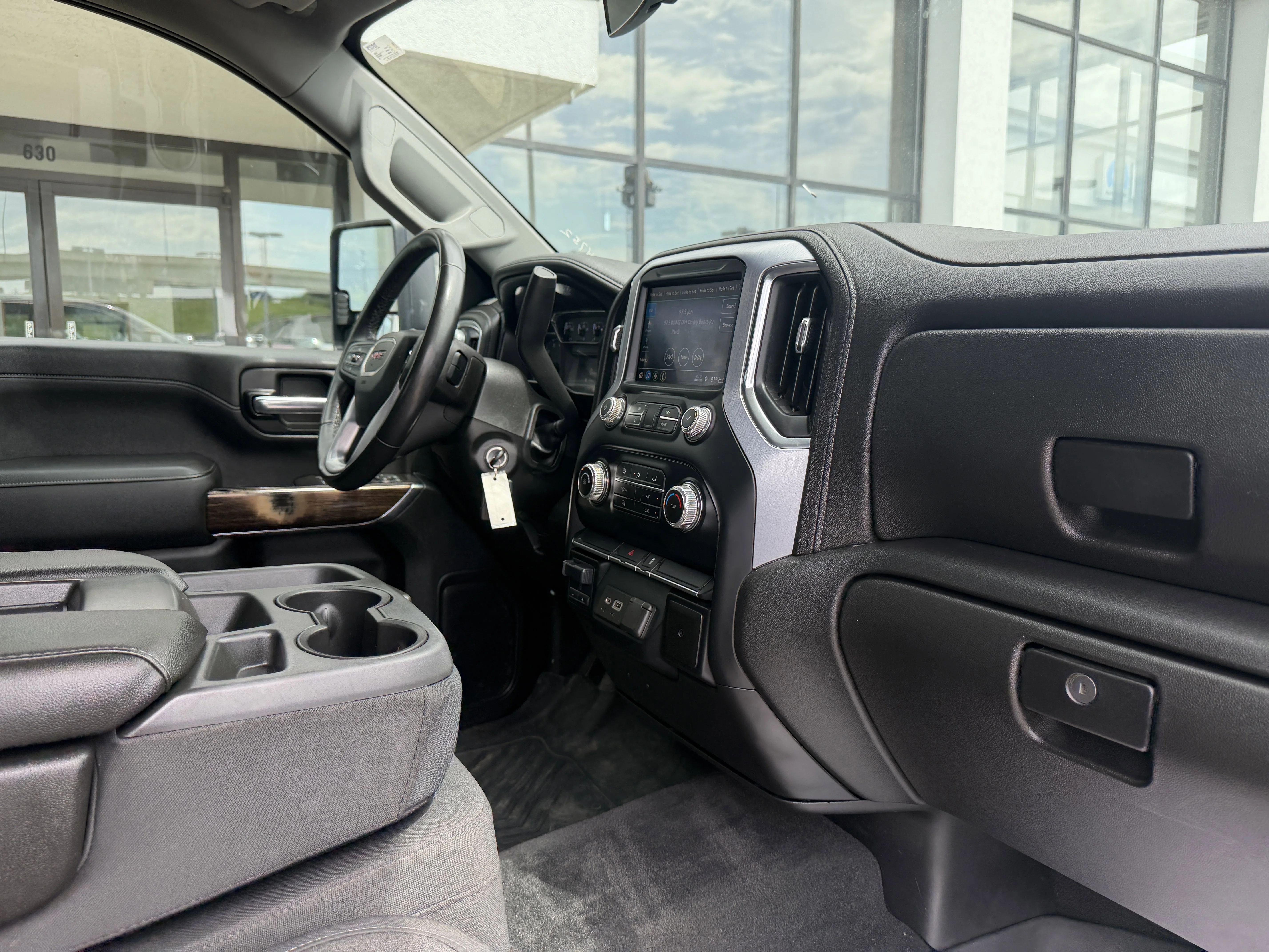 Used 2020 Dark Sky Metallic GMC SLE image 22