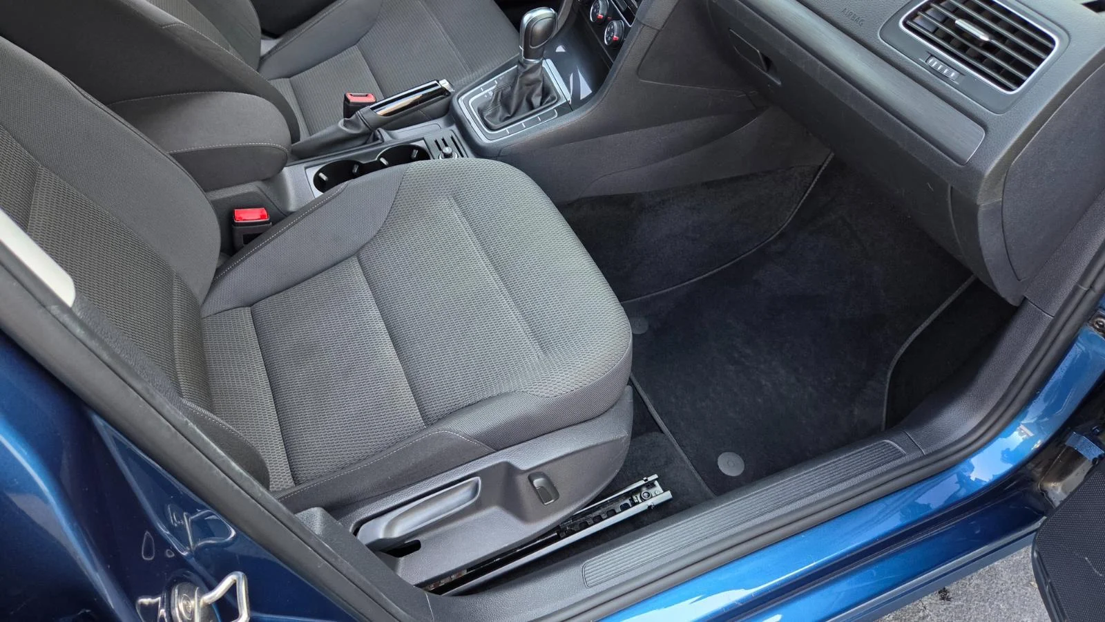 Used 2019 Silk Blue Metallic Volkswagen S image 51