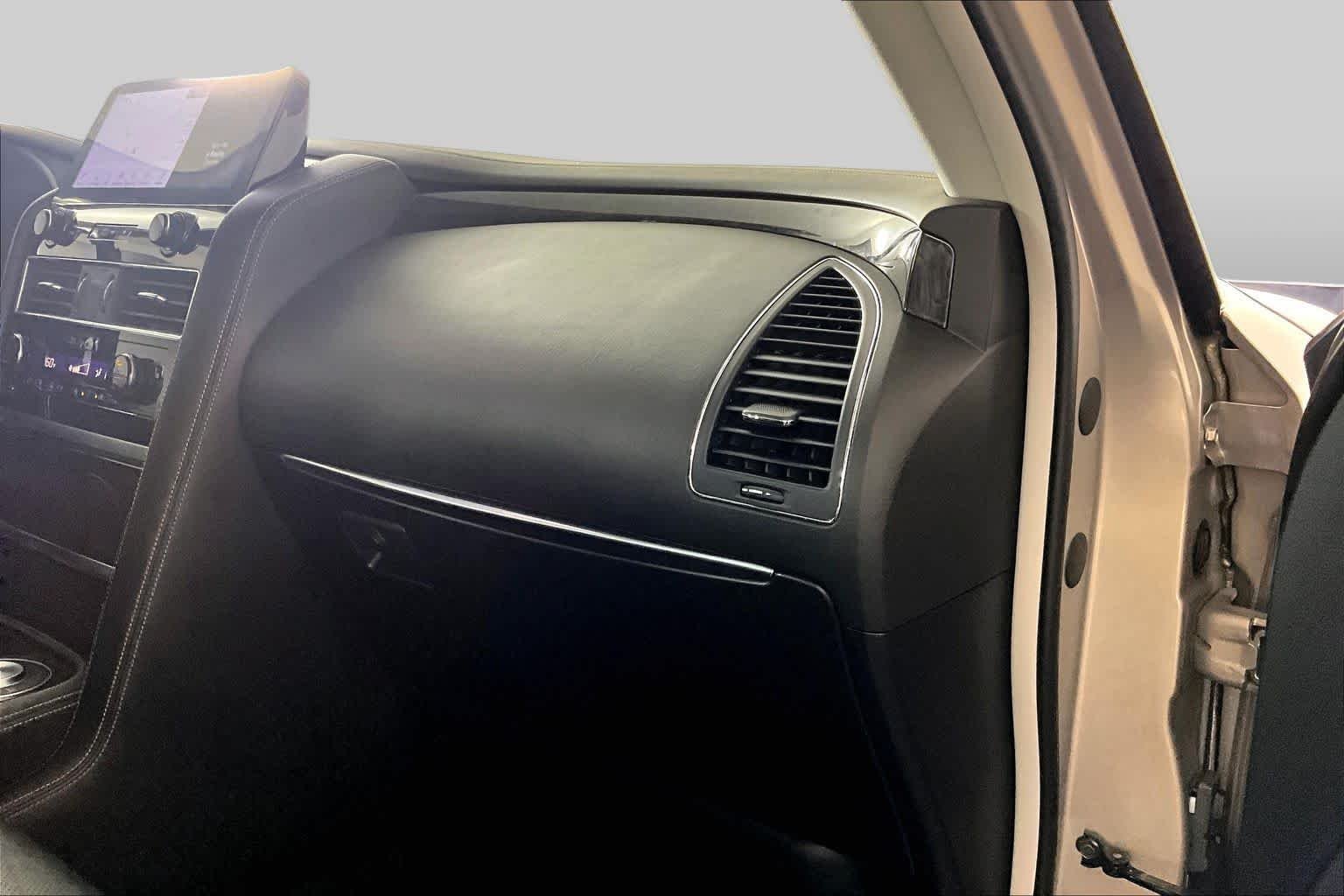 Used 2022 Champagne Quartz INFINITI LUXE image 17