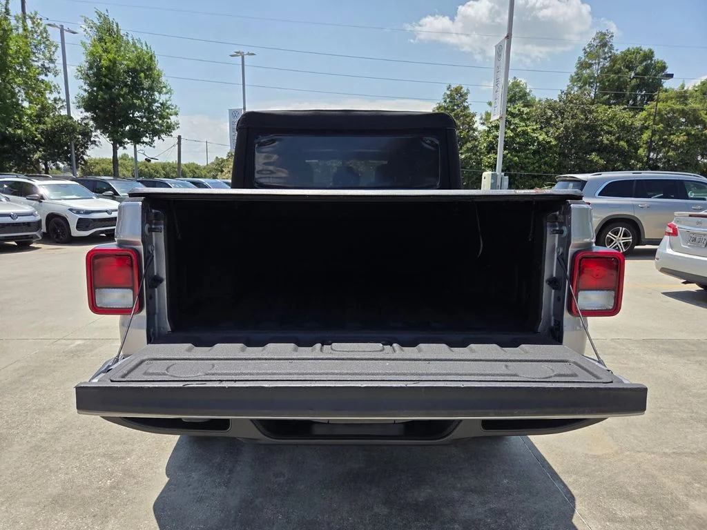 Used 2020 Silver Jeep Sport image 24