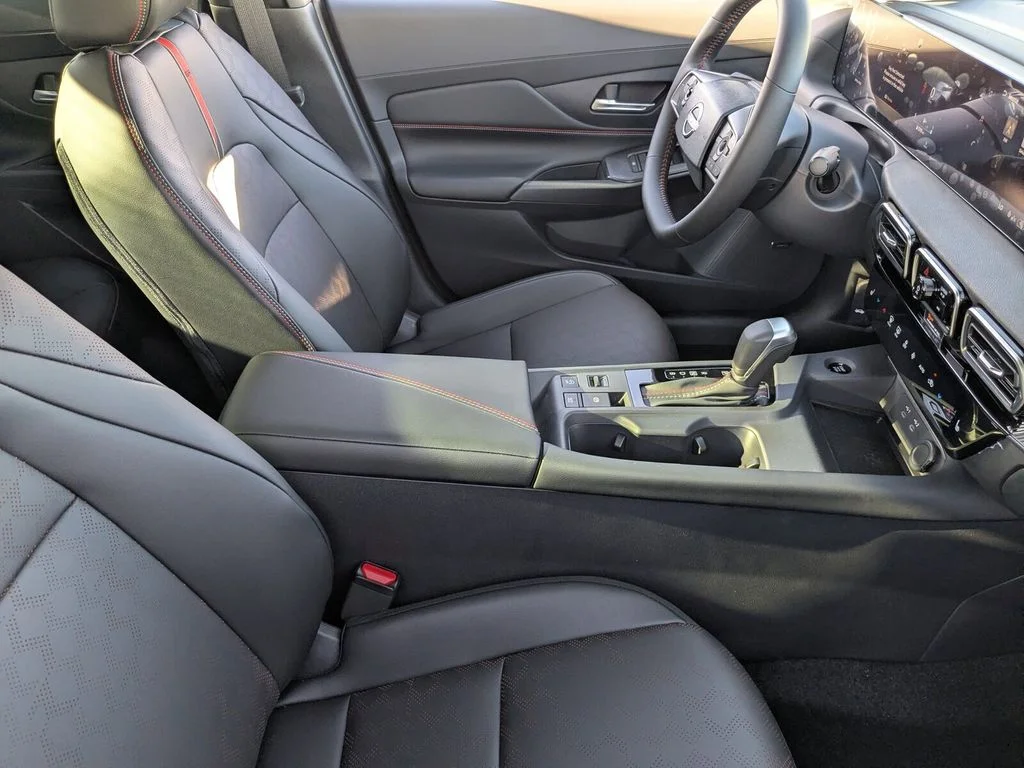 New 2026 Aspen White TriCoat / Super Black Two-tone Nissan SR image 26