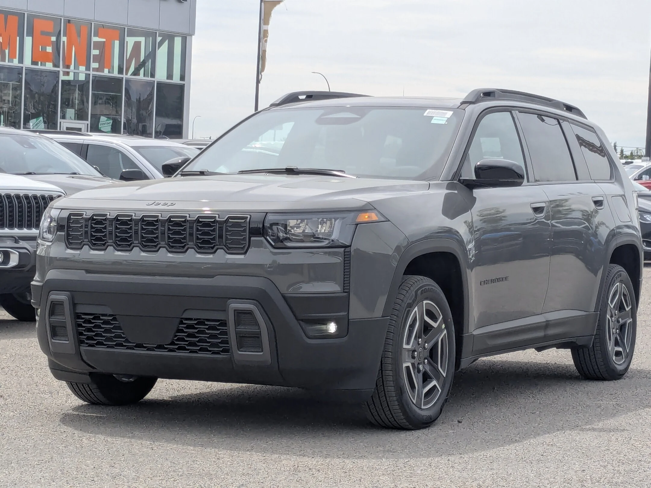 New 2026 Grey Jeep Limited - - Hybrid - Dual-Pane Pano Sunroof - Capri Leatherette - Power Liftgate & More! image 4