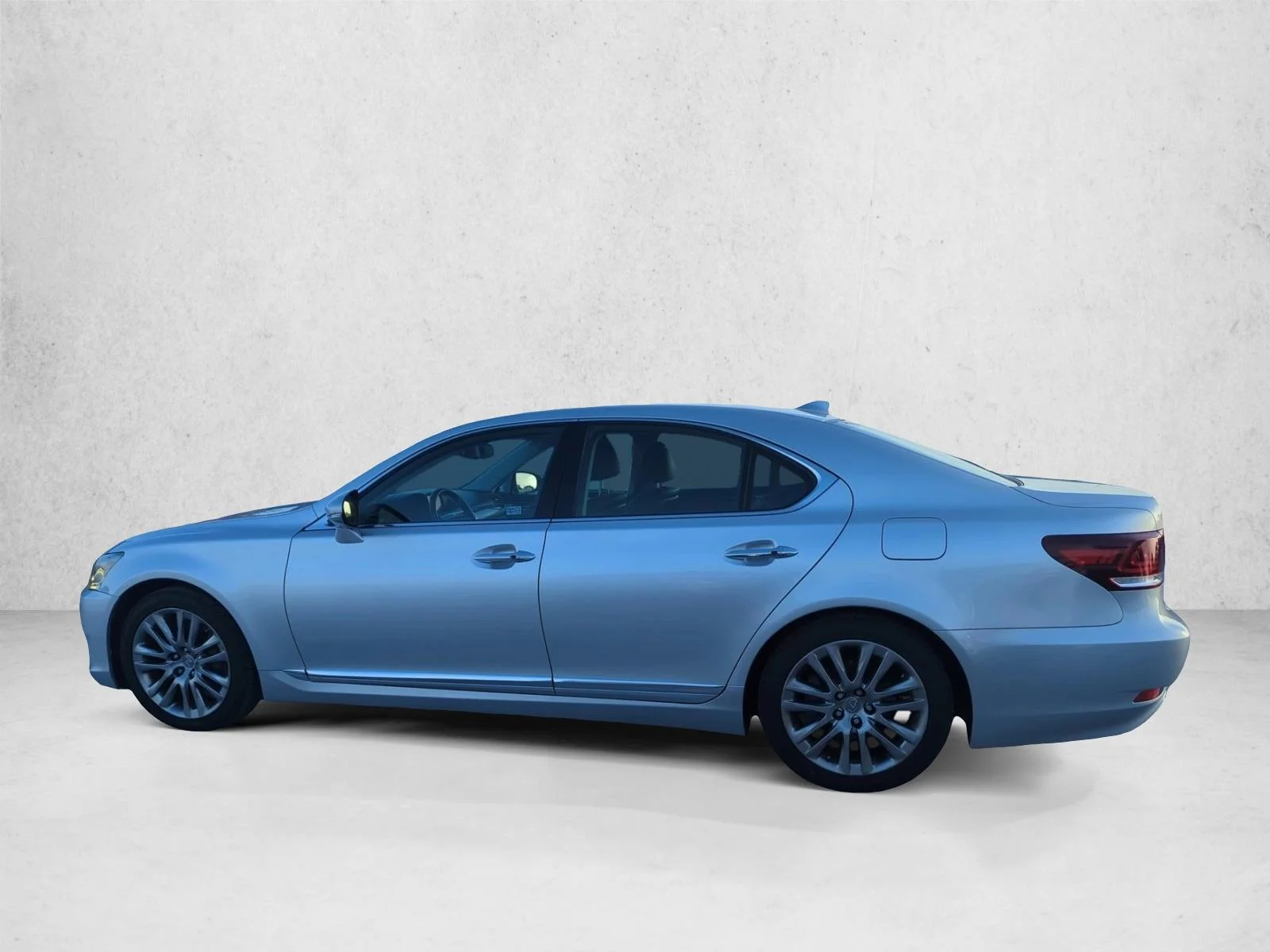 Used 2014 Liquid Platinum Lexus  image 4