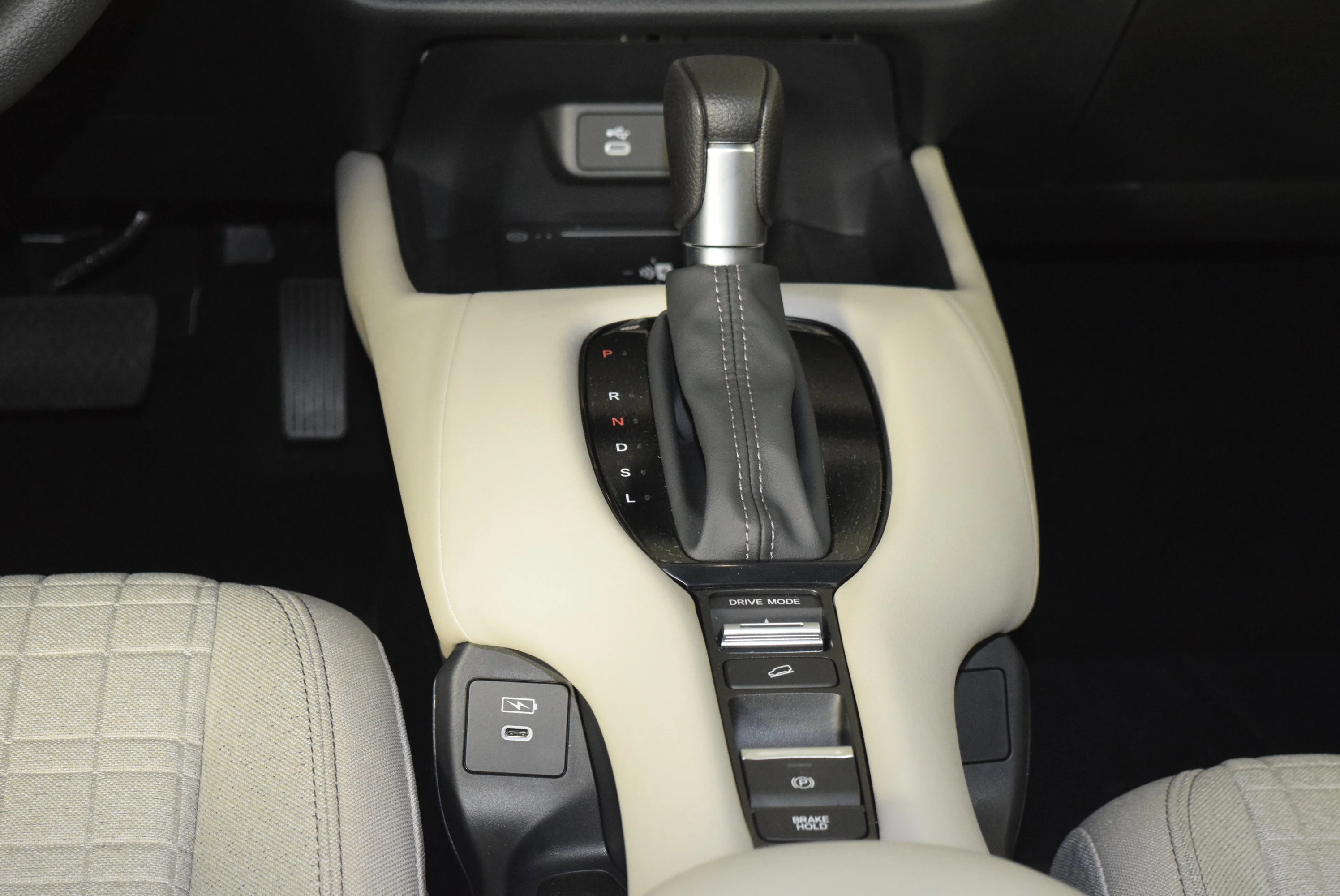 New 2027 Platinum White Pearl Honda LX image 13