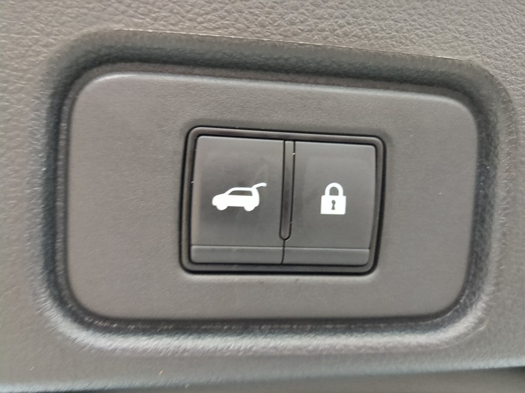 Used 2023 Pearl White Tricoat/Super Black Nissan Platinum image 19