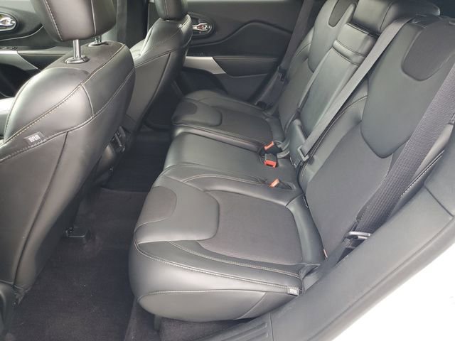 Used 2018 White Jeep Latitude Plus image 21