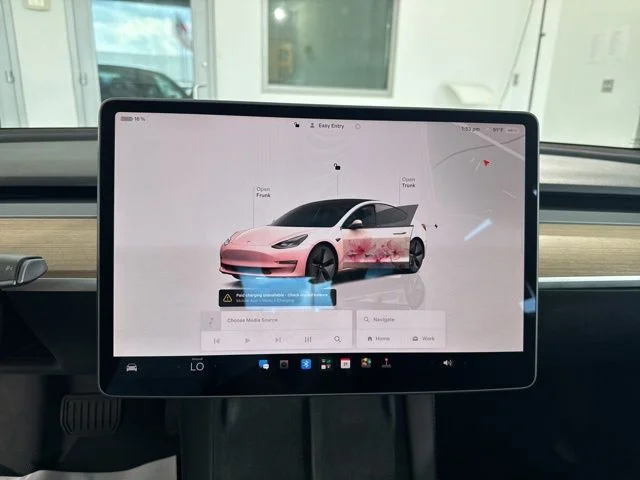 Used 2023  Tesla Base image 20