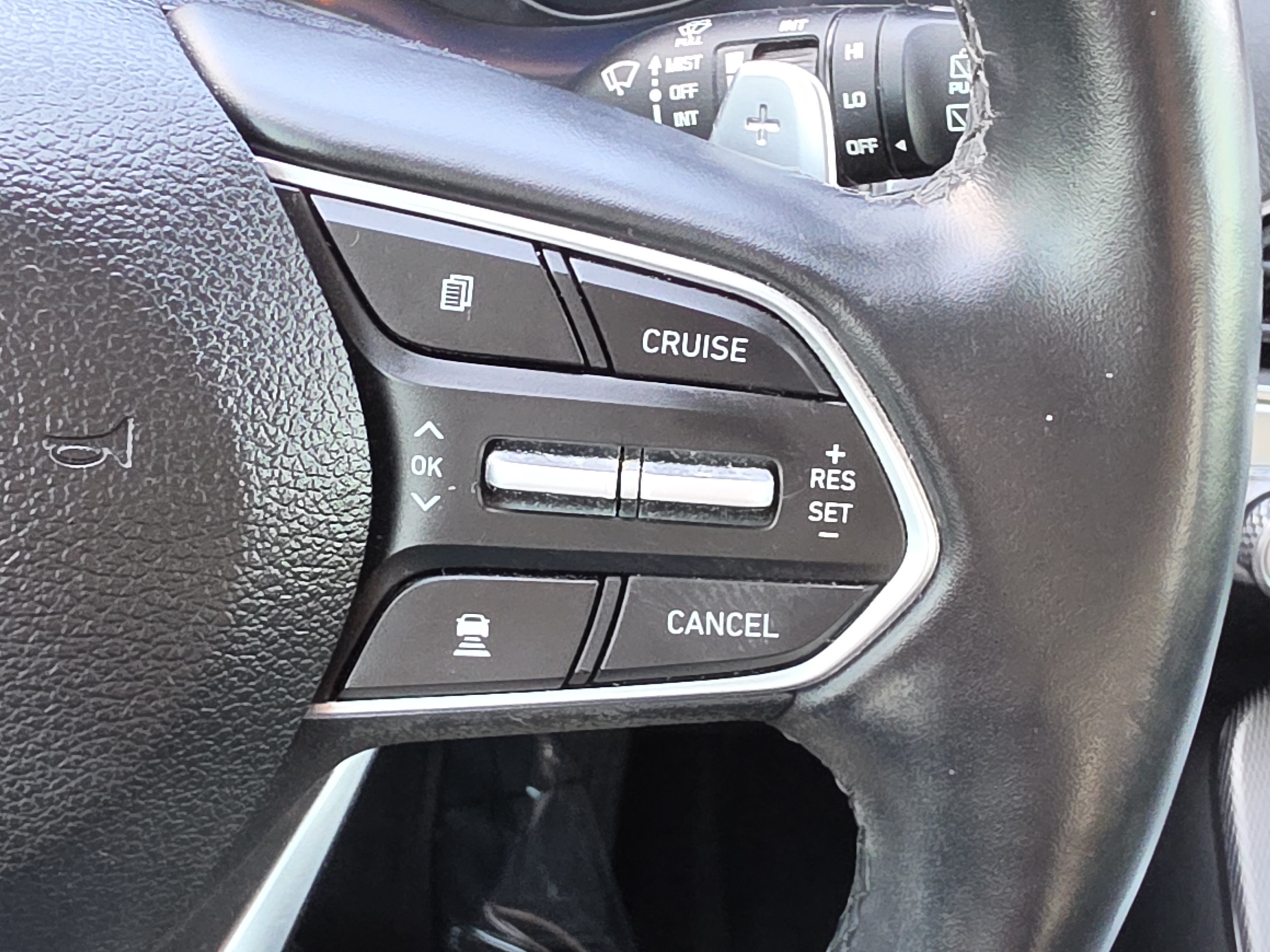 Used 2022 Moonlight Cloud Hyundai SEL image 22