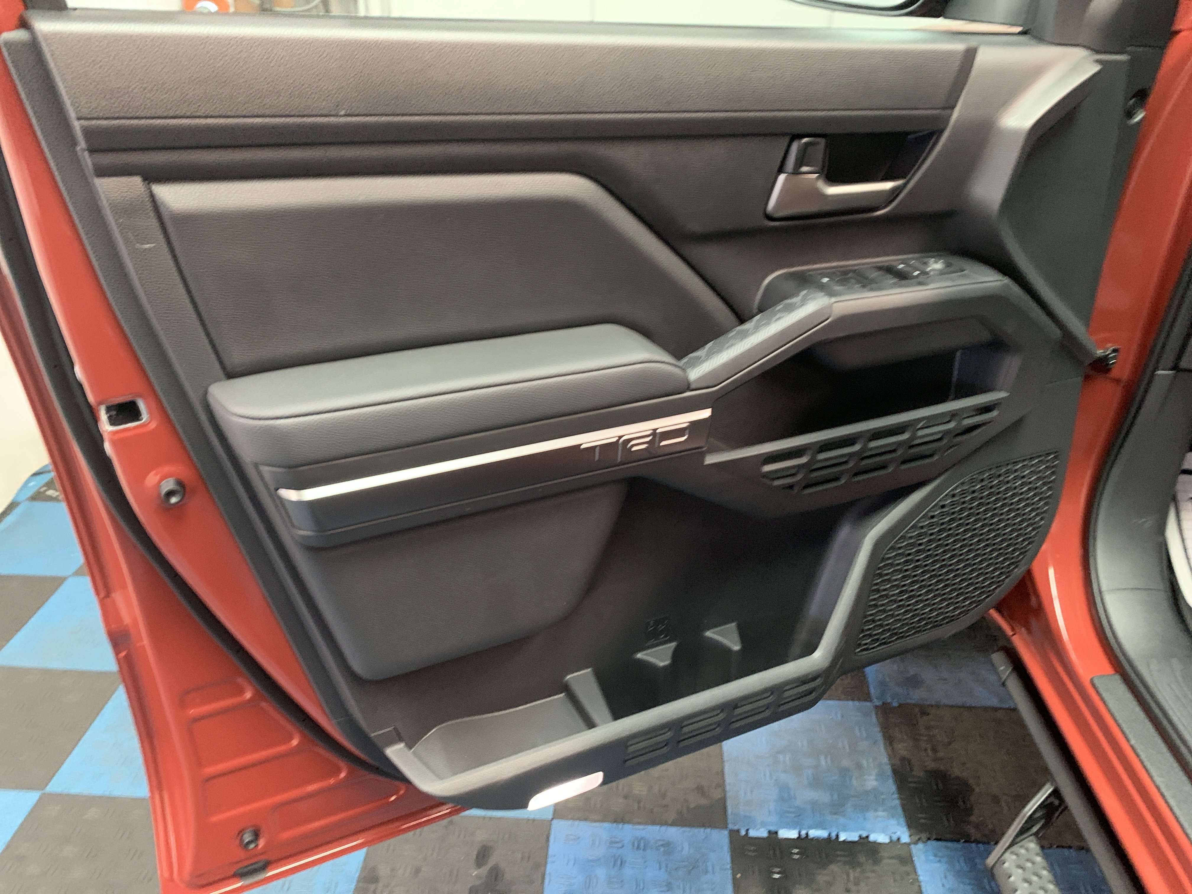 2025 Toyota Tacoma TRD Off Road - Photo 9