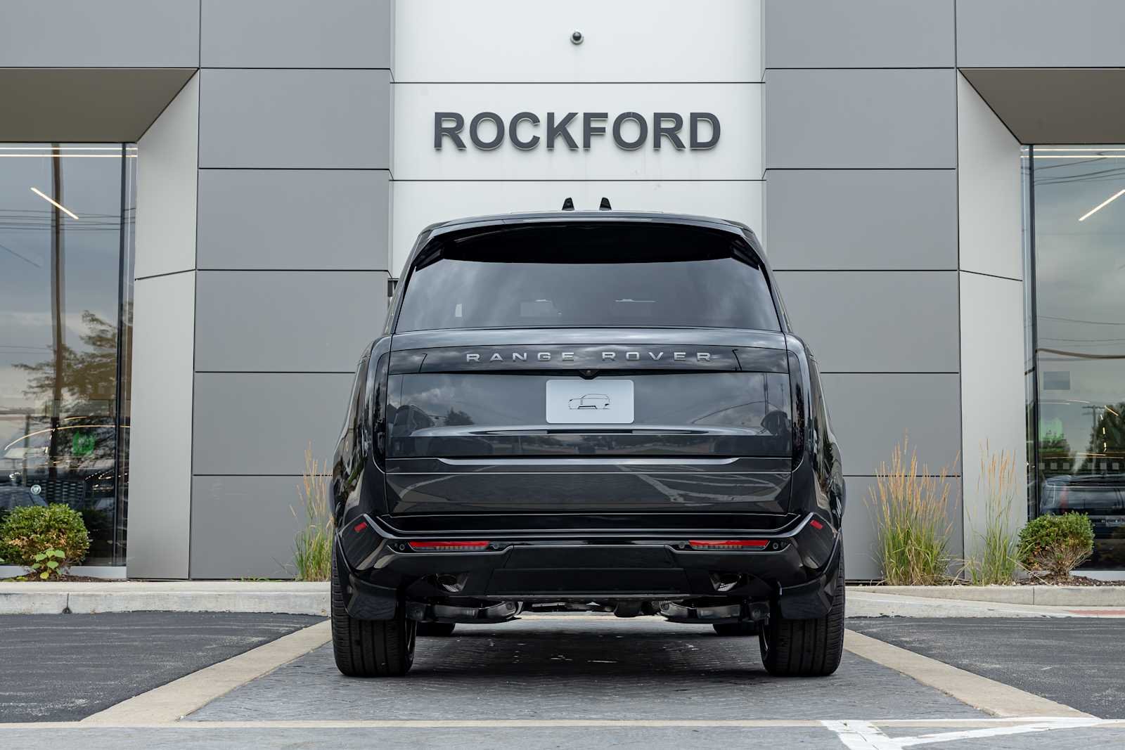 New 2026 Carpathian Grey Land Rover SE image 7