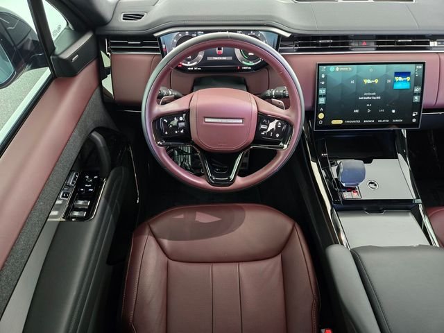 Used 2025 Green Land Rover Dynamic SE image 12