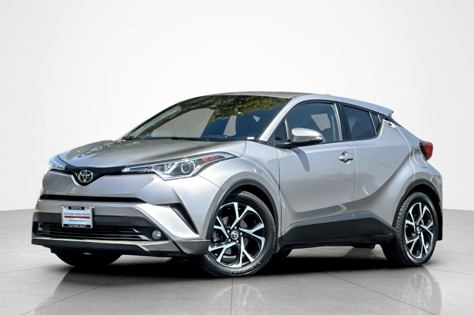 2018 Toyota C-HR XLE Premium's photo