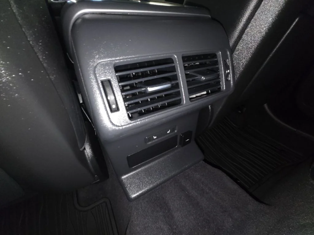 Used 2023 Black Land Rover R-Dynamic S MHEV image 34