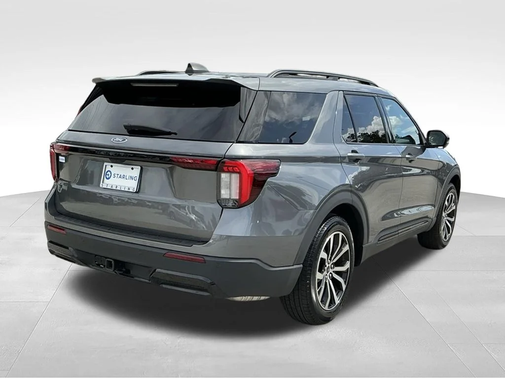Used 2025 Gray Ford ST-Line image 8