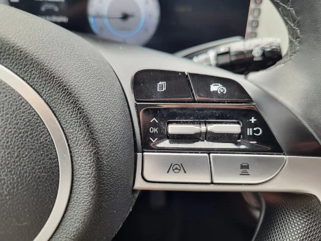 Used 2025 Silver Hyundai SEL Convenience image 19