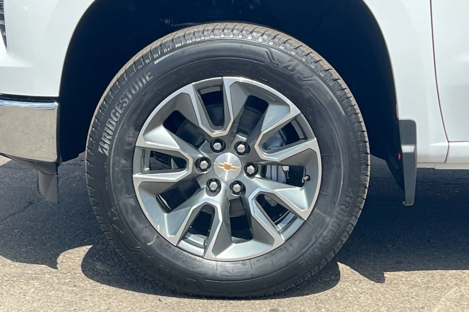 New 2026 Summit White Chevrolet LT (2FL) image 25