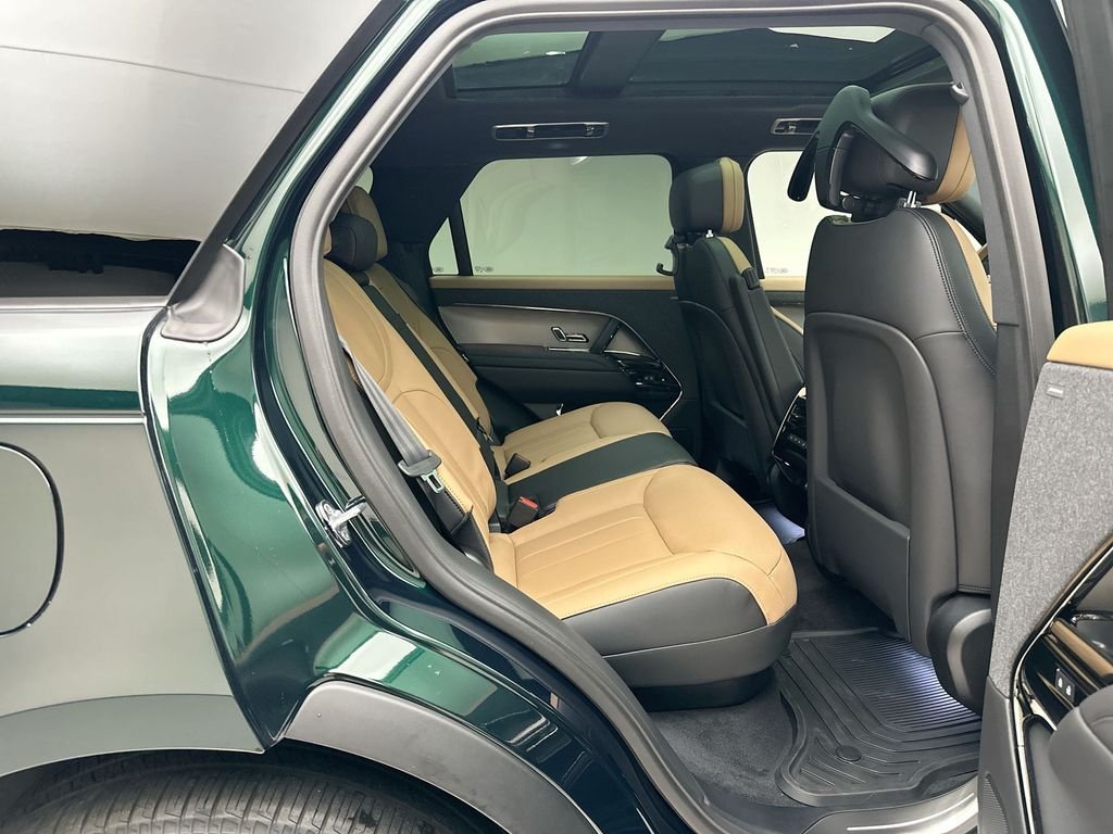 New 2026 British Racing Green SV Bespoke Ultra Met Gloss Land Rover Dynamic SE image 7