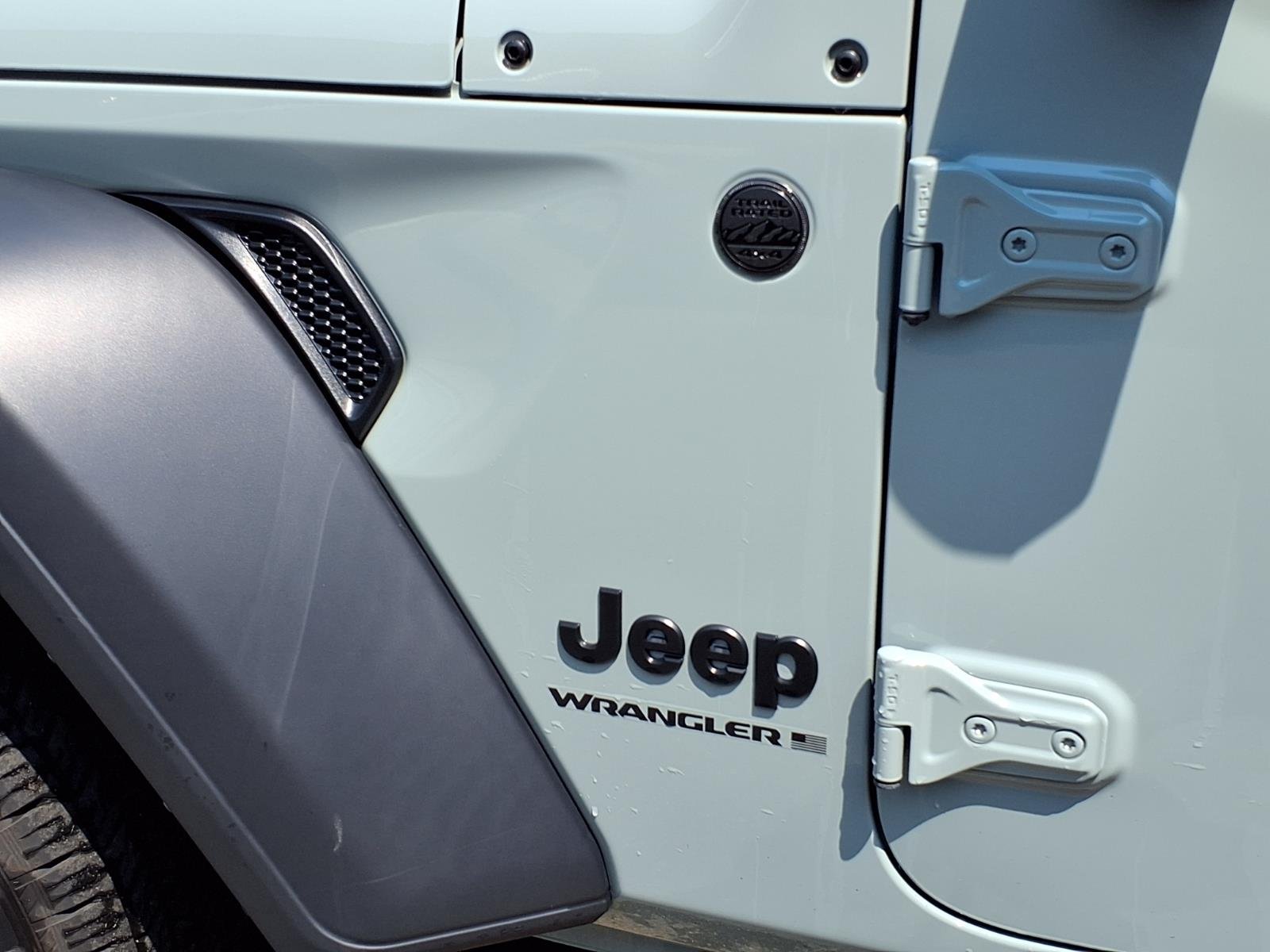 Used 2024 Earl Clear Coat Jeep Sport image 24