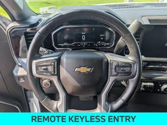 Used 2025 White Chevrolet LT image 14