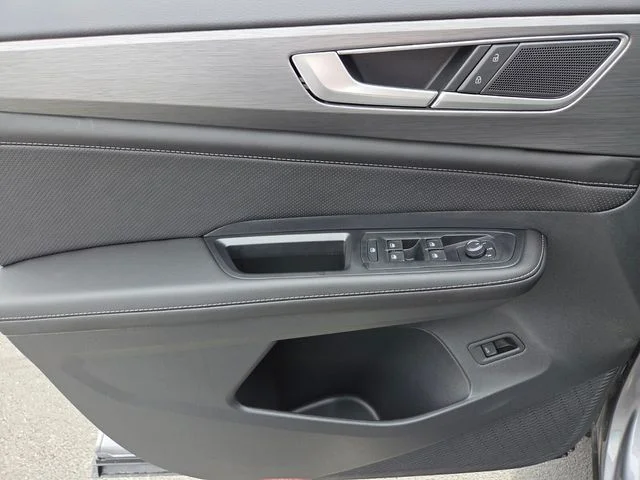 New 2026 Silver Volkswagen 2.0T SE w/Technology image 10