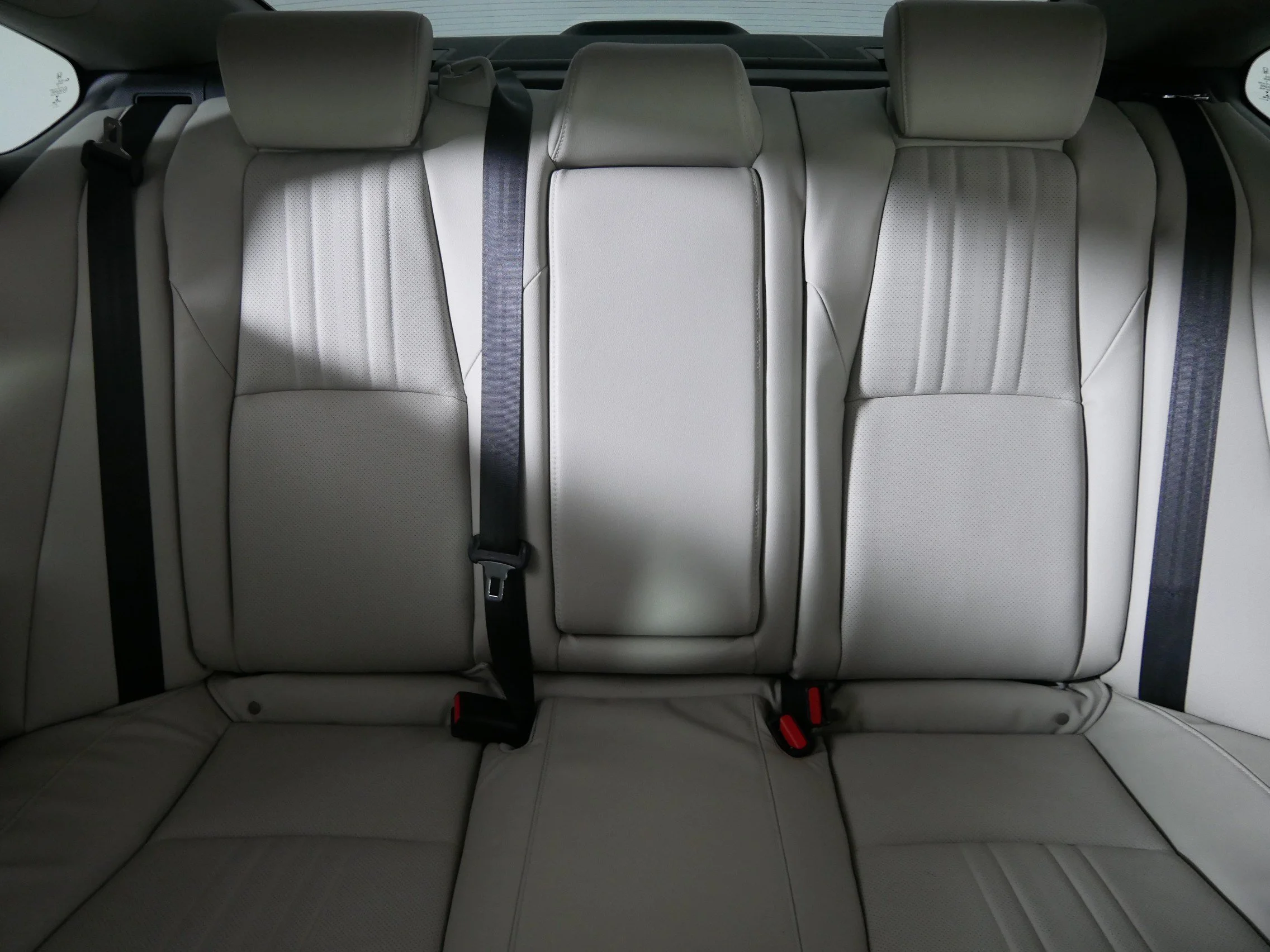Used 2018 White Orchid Pearl Honda Touring image 13